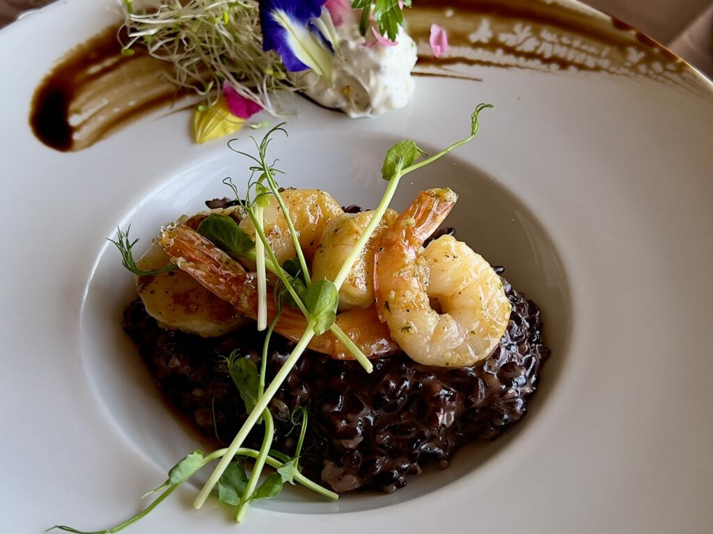 Le 31/10/2023 Au Moulin à Cannes - Entrée - Risotto au riz noir et aux crevettes