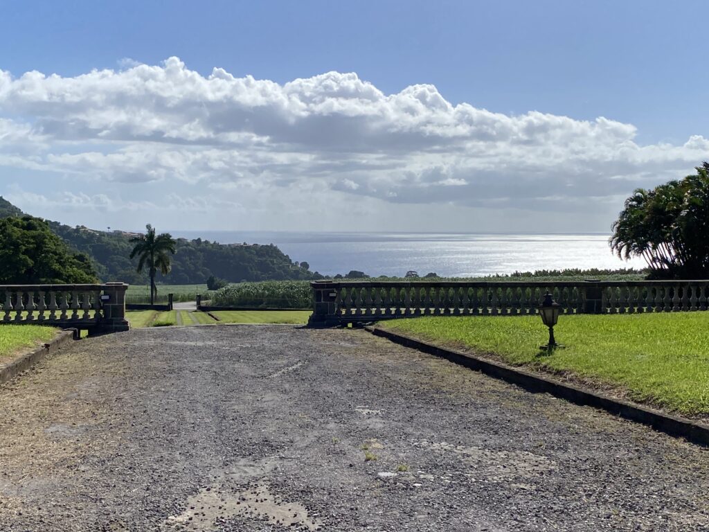 Le 31/10/2023 Vue depuis le château Depaz sur la mer Caraïbe